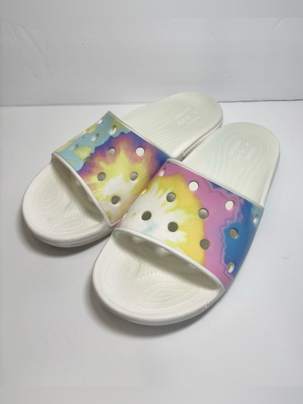 Crocs Rainbow Tie-Dye White Slides Sandals M6 W8 - Picture 4 of 8